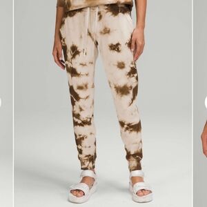 029 - NWT Lululemon Warm Down Joggers Size 8